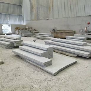 雅安 整石台阶（大面火烧+侧面自然面），出货前厂内拼装