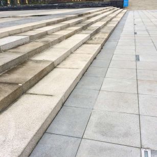 雅安芝麻灰、芝麻黑石材在市政广场的应用
