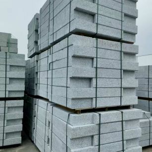 雅安 路沿石，板板正正的路沿石