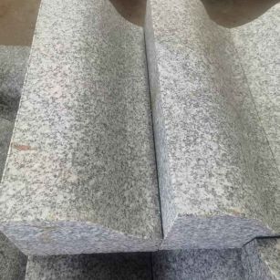 雅安芙蓉白S型拉丝面路沿石