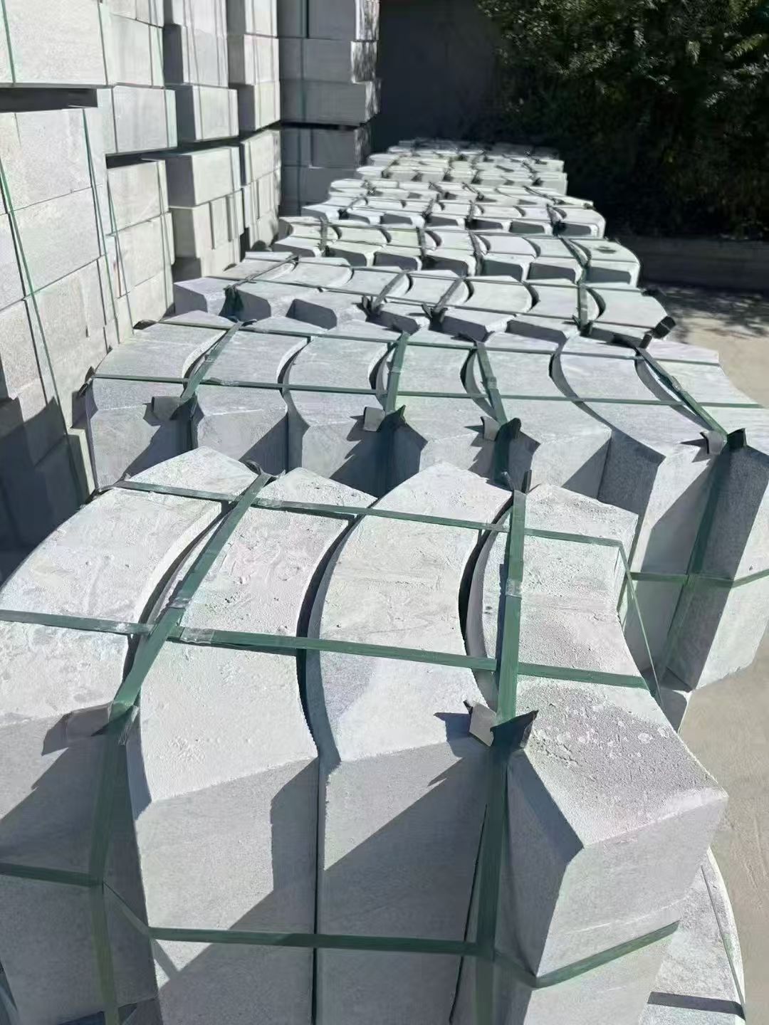 雅安 芝麻灰弧形路沿石