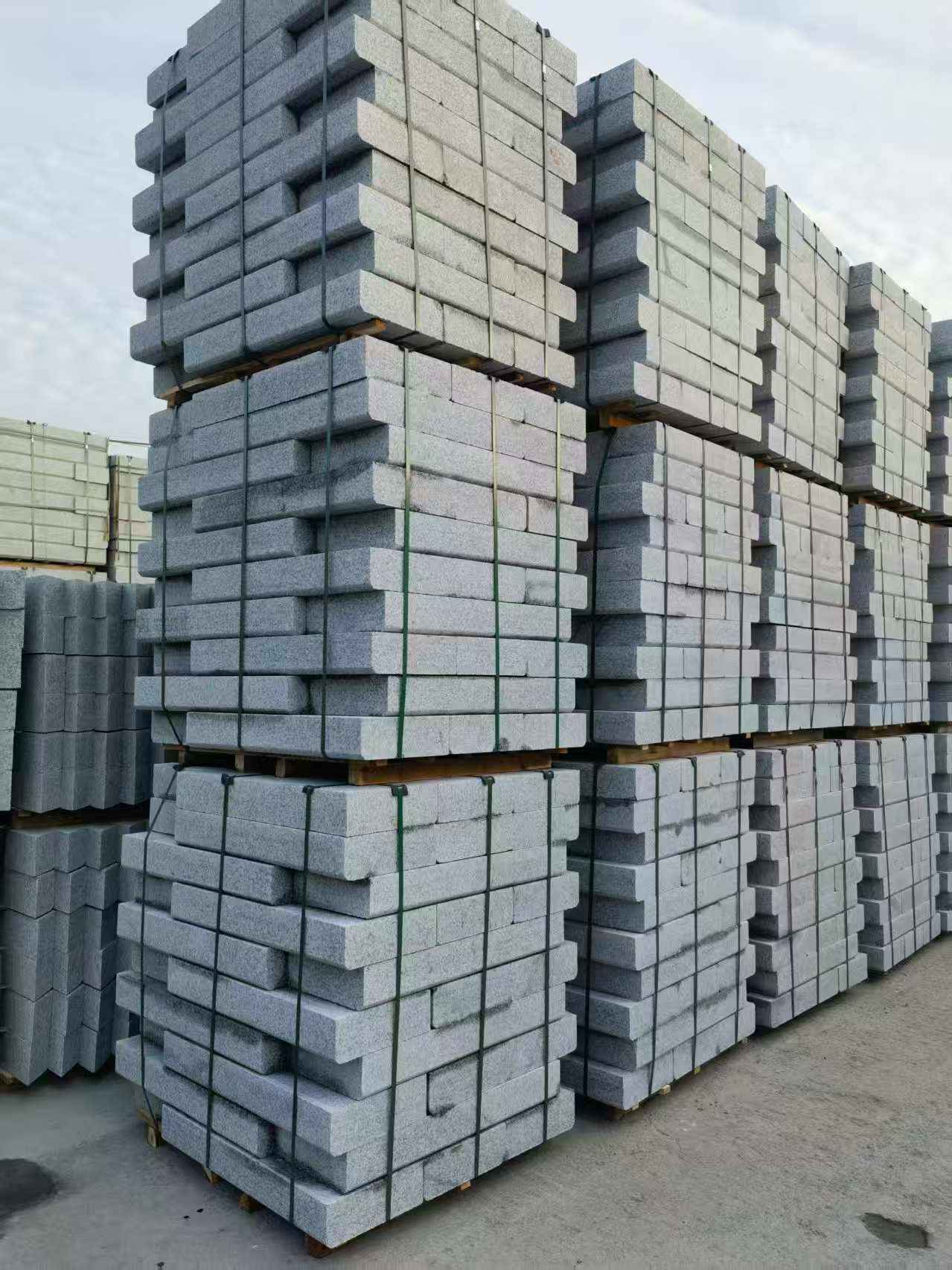 雅安 路沿石（路侧石），颜色一致，尺寸标准