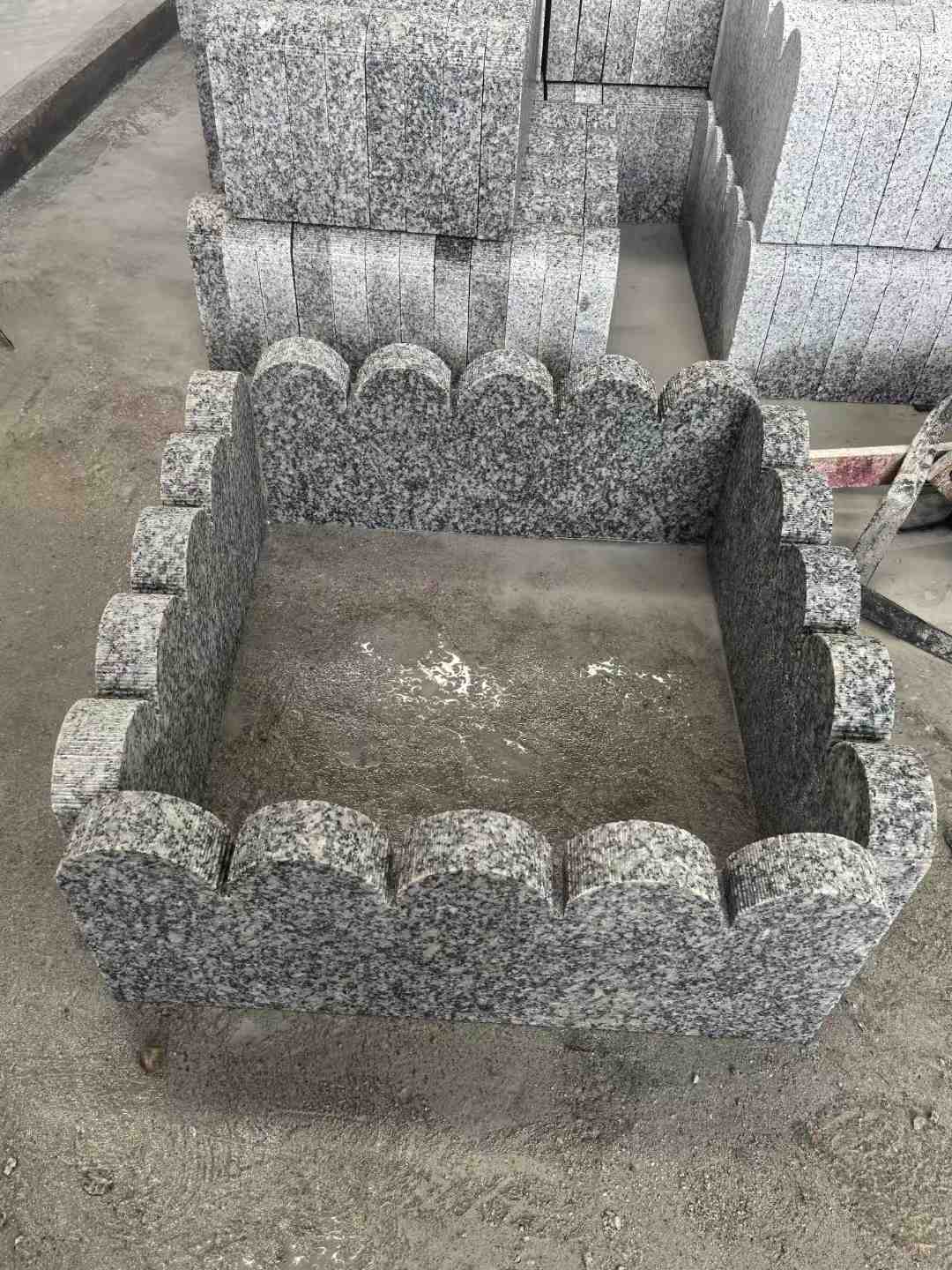 雅安 花边石、花坛围栏石、花池界石、菜园栅栏石、镶边石、波浪状界石介绍