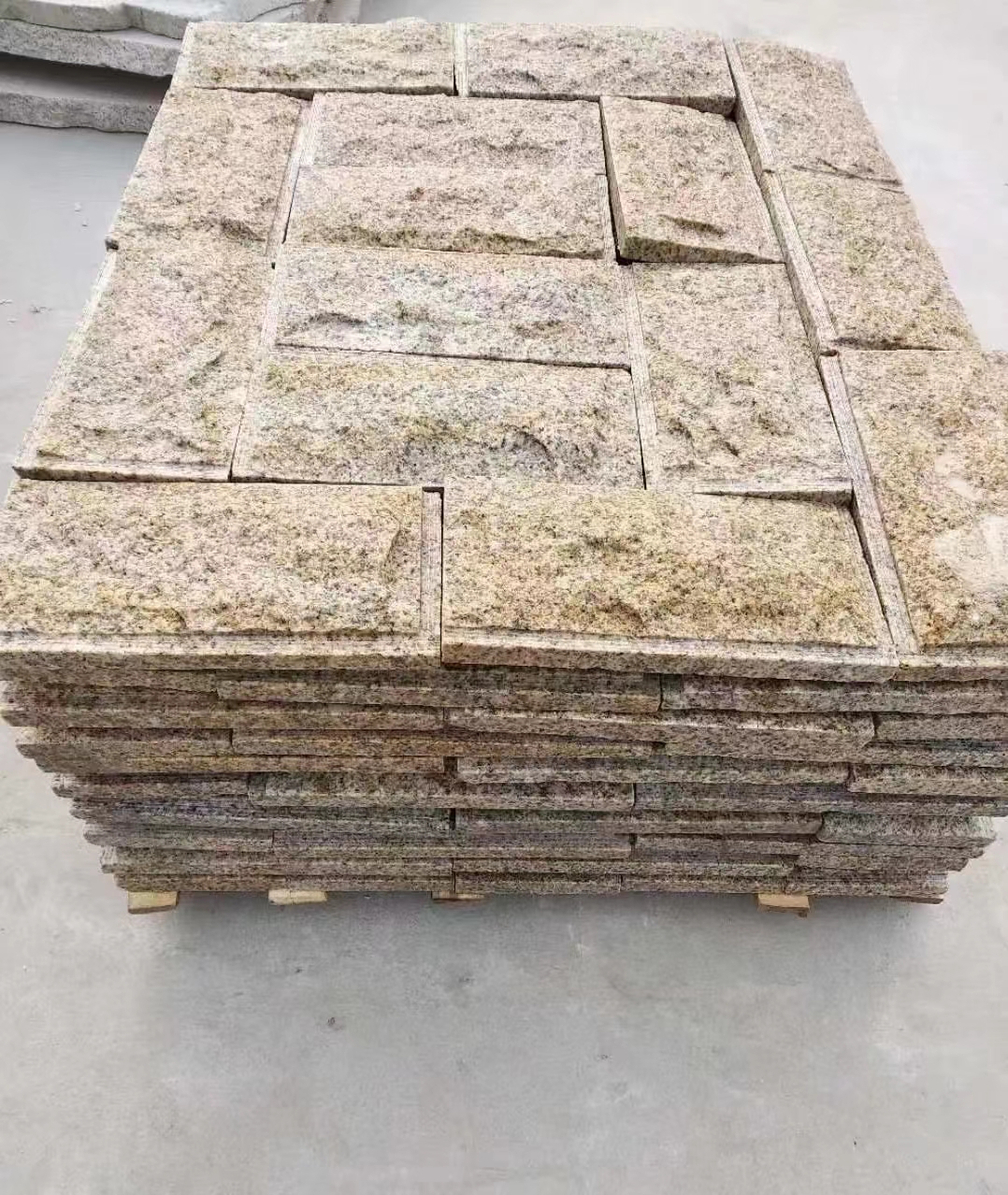 雅安黄锈石蘑菇石
