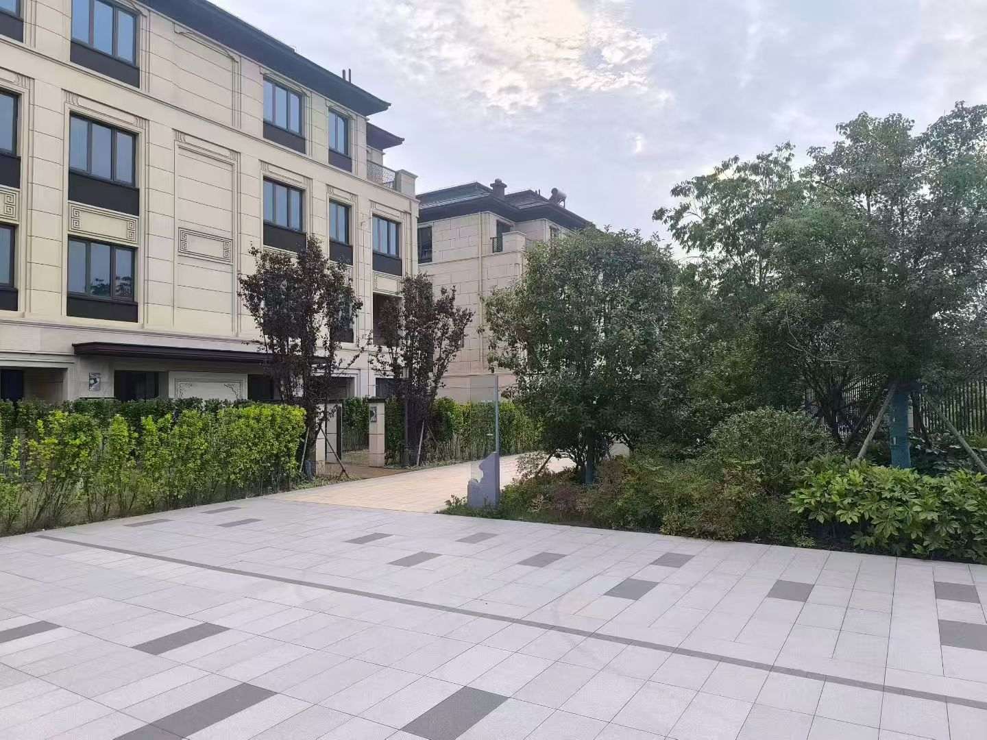 雅安 芝麻白与芝麻白搭配铺装，尺寸1200*600