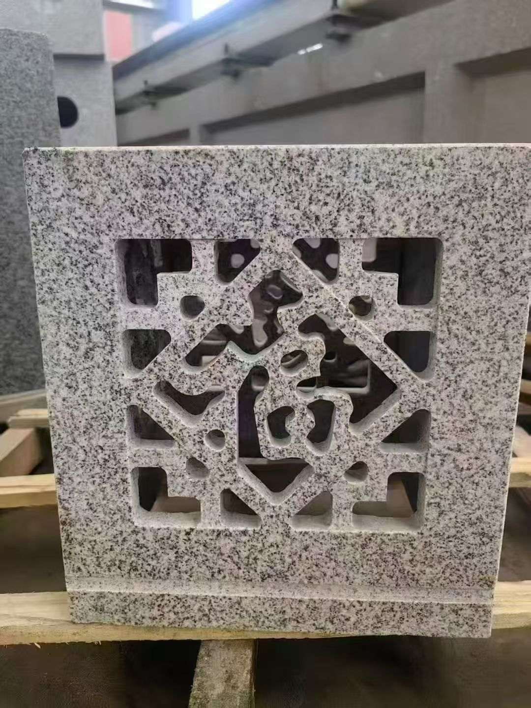 雅安 芝麻白花岗岩镂空雕花灯笼